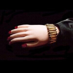 RHINESTONE & GOLD TONE STRETCH BRACELET - JBSTCFD1